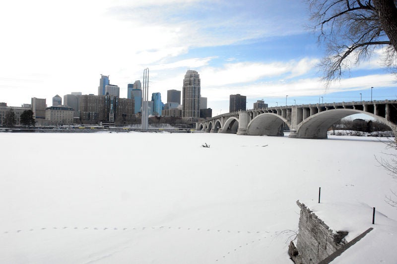 A picture of the Minneapolis skyline from frozon river