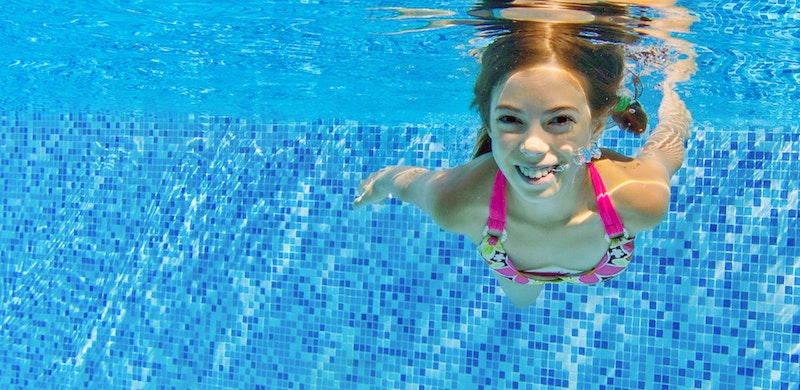 girl-underwater